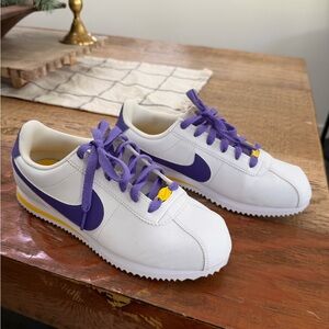 Nike Kids White and Purple Sneakers with Yellow Accents